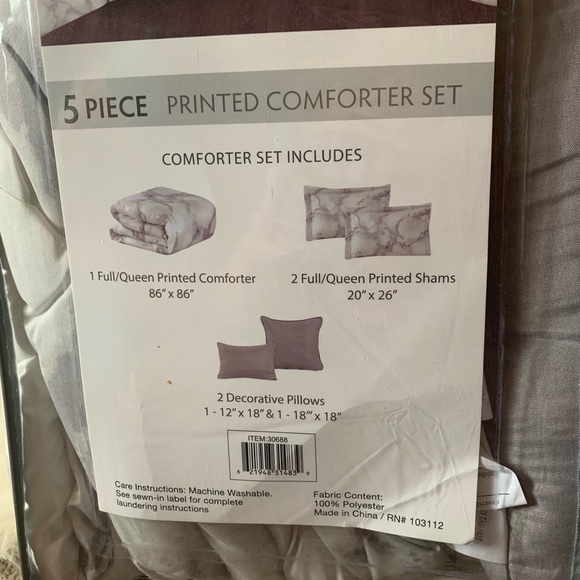 Full Queen marble comforter pillows and shams grey - Picture 8 of 9